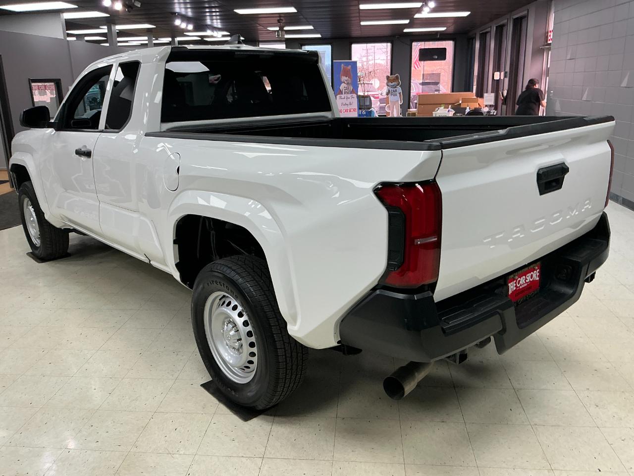 Toyota Tacoma 2WD SR XtraCab 6' Bed AT (Natl) 2024