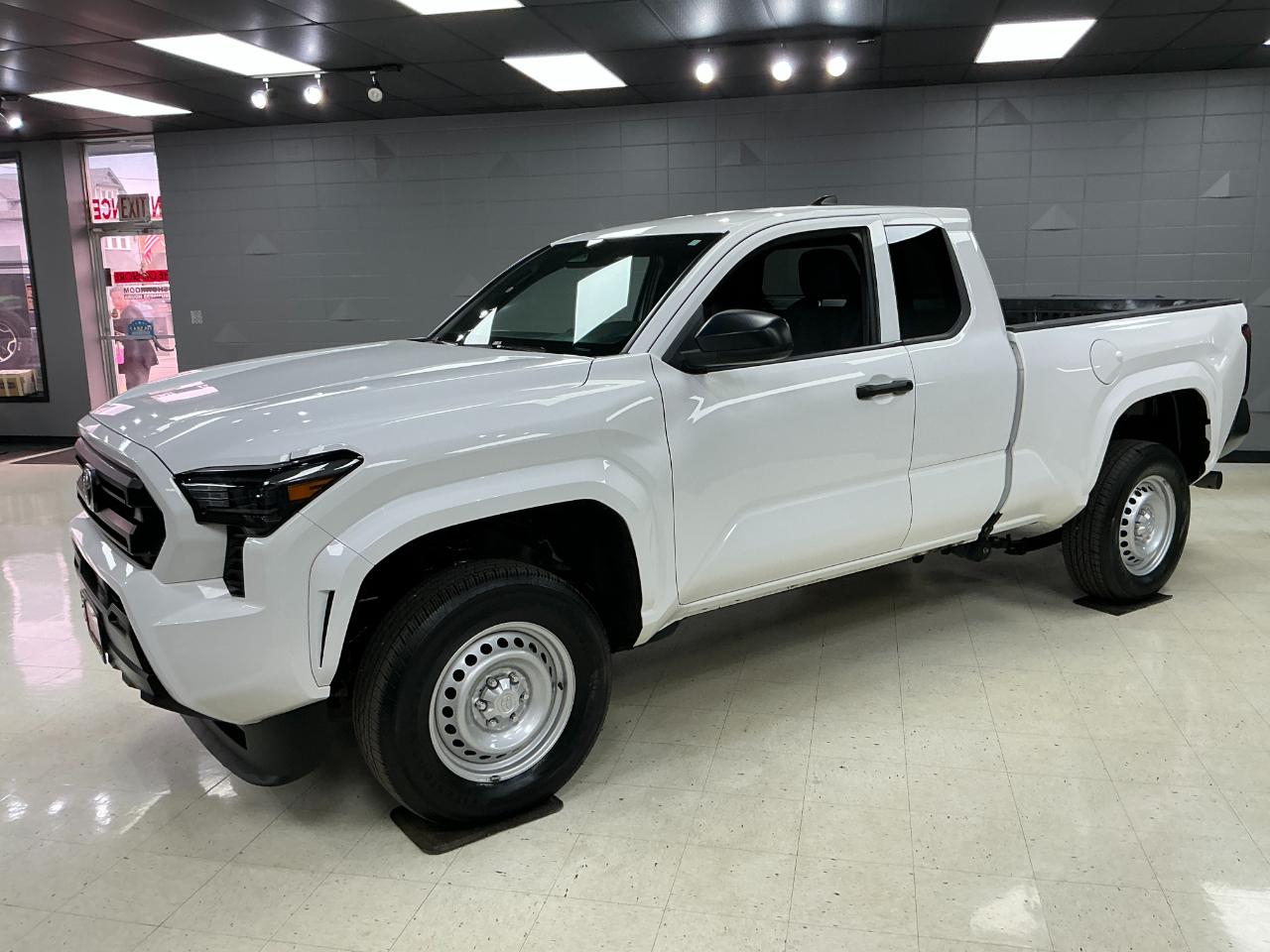 Toyota Tacoma 2WD SR XtraCab 6' Bed AT (Natl) 2024