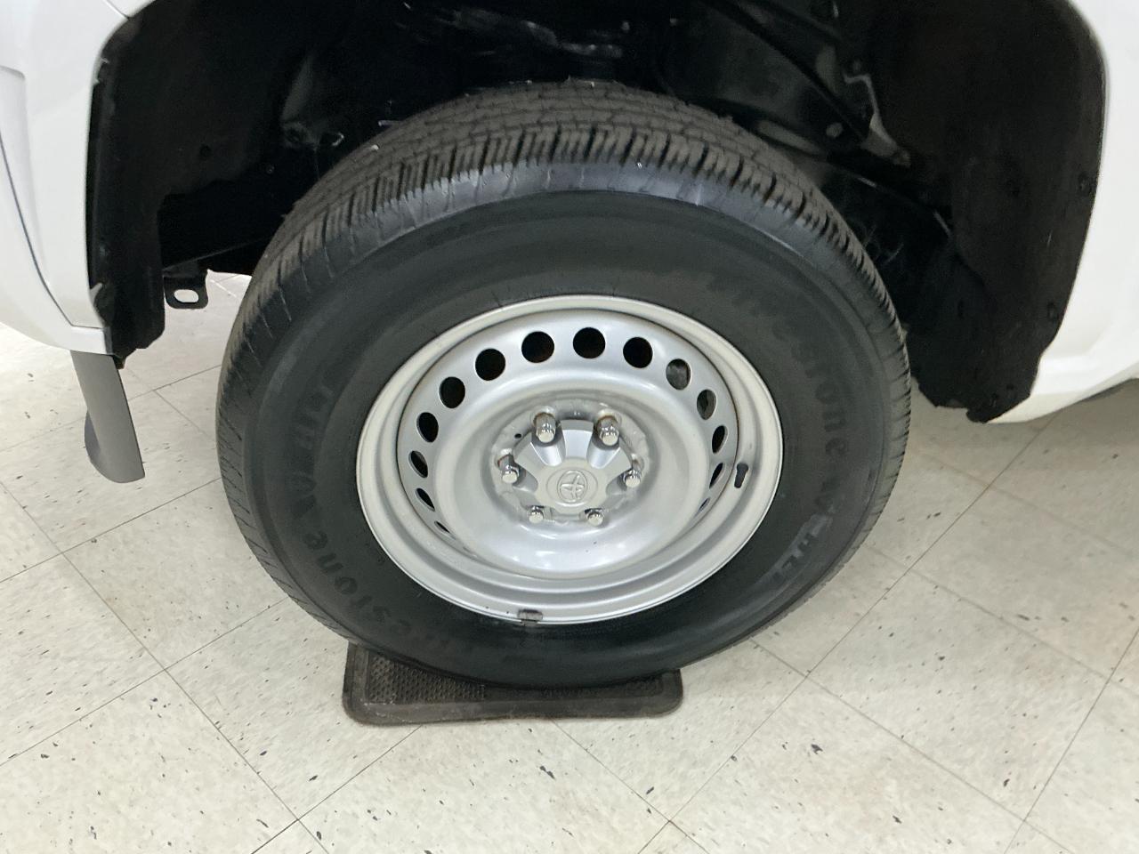 Toyota Tacoma 2WD SR XtraCab 6' Bed AT (Natl) 2024