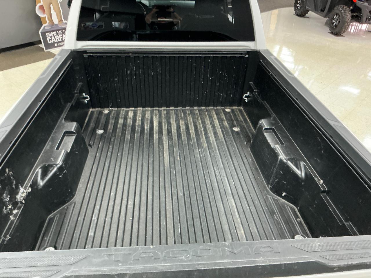 Toyota Tacoma 2WD SR XtraCab 6' Bed AT (Natl) 2024