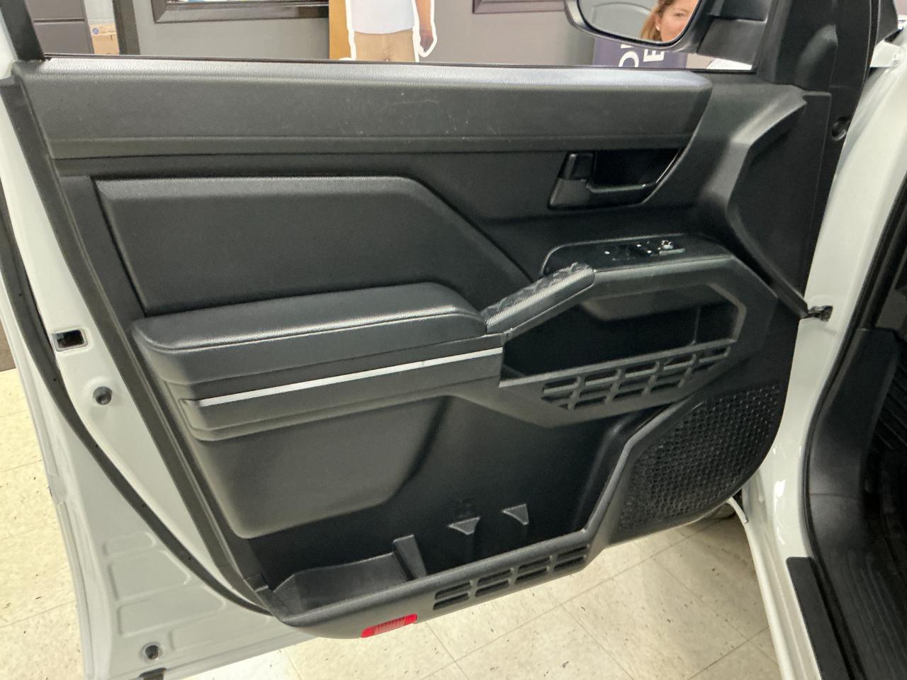 Toyota Tacoma 2WD SR XtraCab 6' Bed AT (Natl) 2024