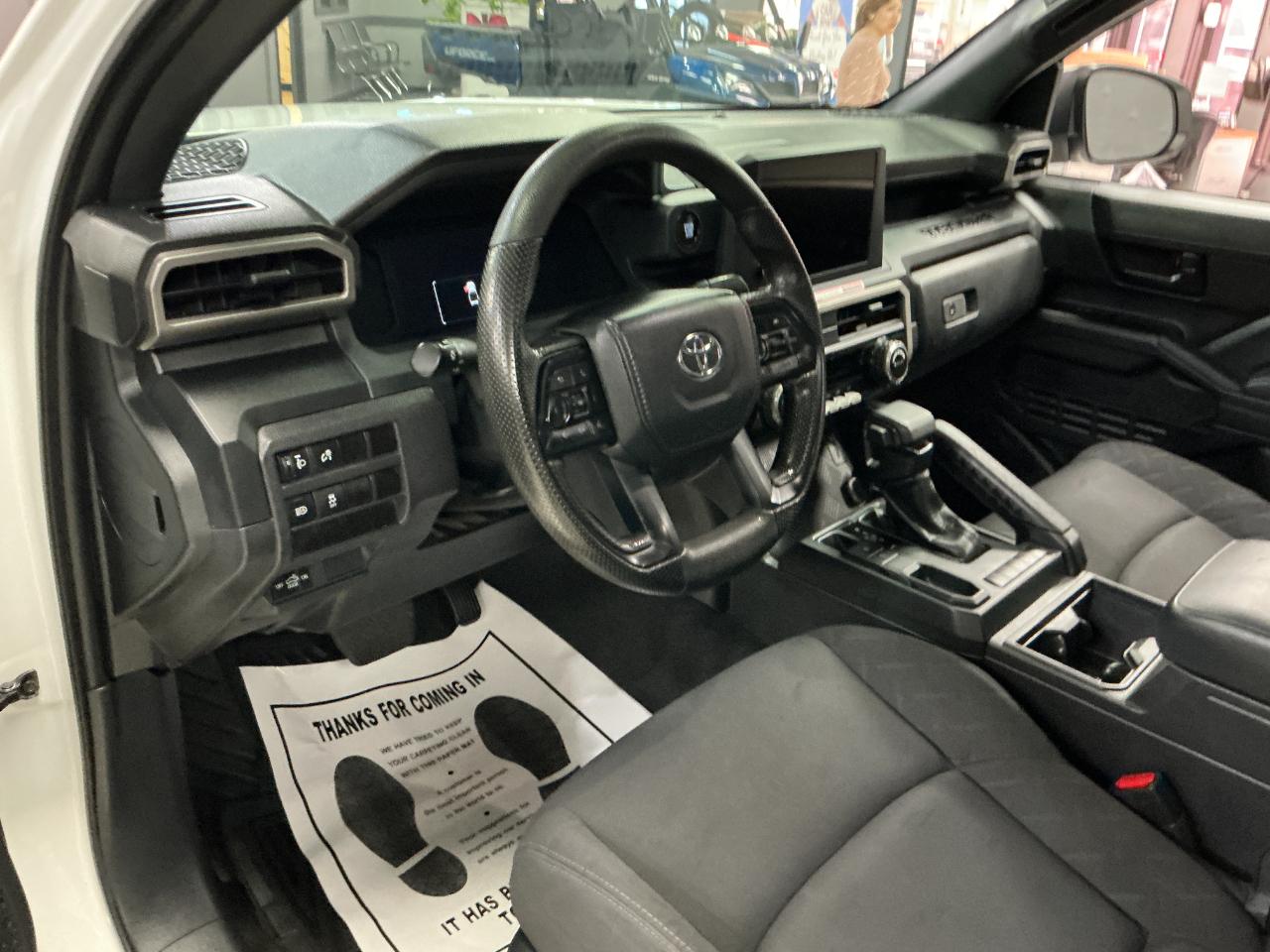 Toyota Tacoma 2WD SR XtraCab 6' Bed AT (Natl) 2024