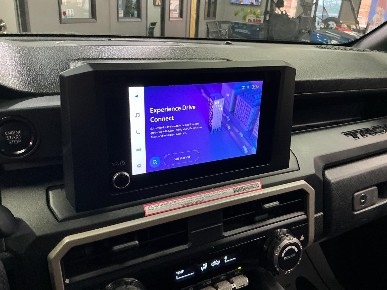 Toyota Tacoma 2WD SR XtraCab 6' Bed AT (Natl) 2024