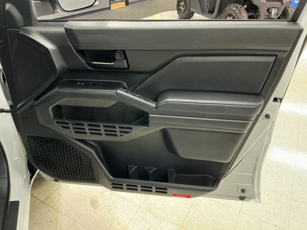 Toyota Tacoma 2WD SR XtraCab 6' Bed AT (Natl) 2024