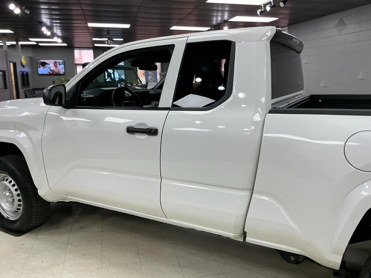 Toyota Tacoma 2WD SR XtraCab 6' Bed AT (Natl) 2024