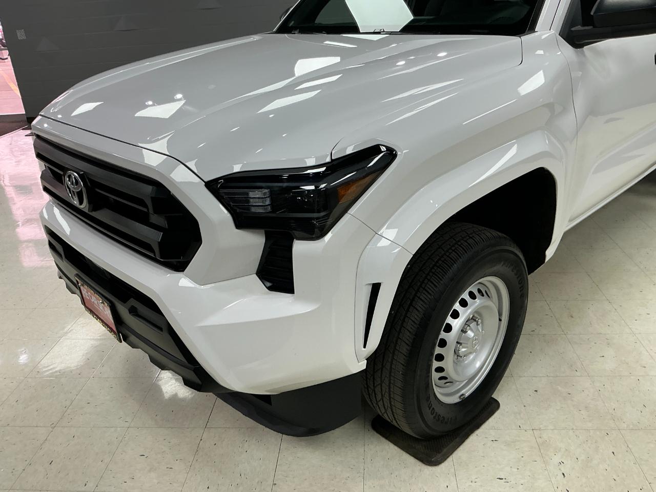 Toyota Tacoma 2WD SR XtraCab 6' Bed AT (Natl) 2024