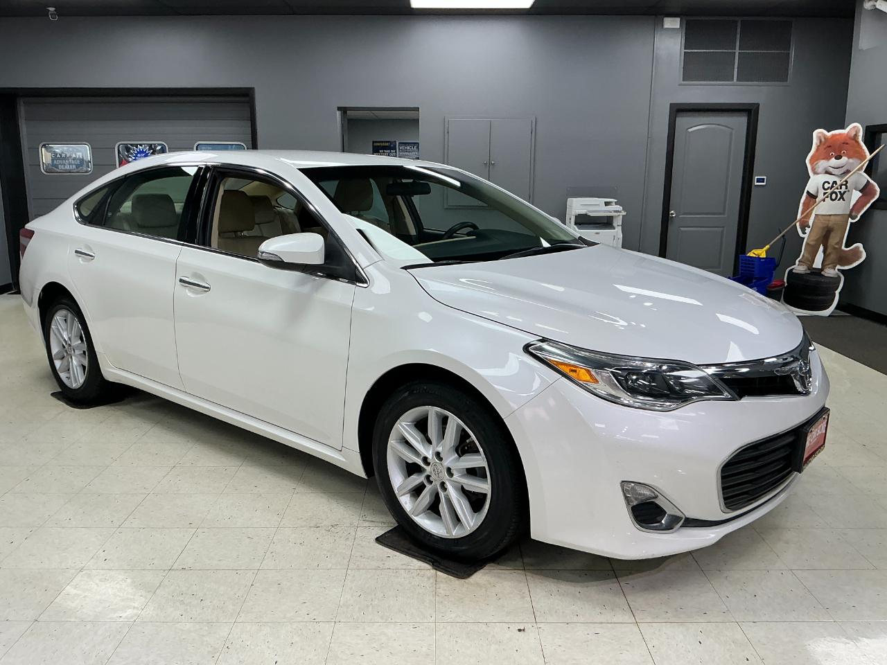 Toyota Avalon 4dr Sdn XLE Touring (Natl) 2015