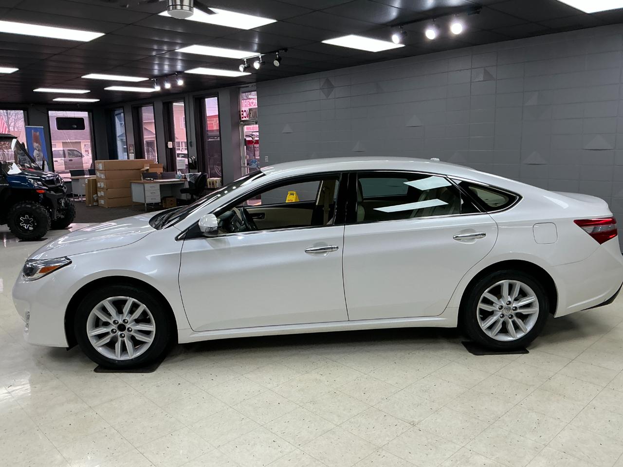 Toyota Avalon 4dr Sdn XLE Touring (Natl) 2015