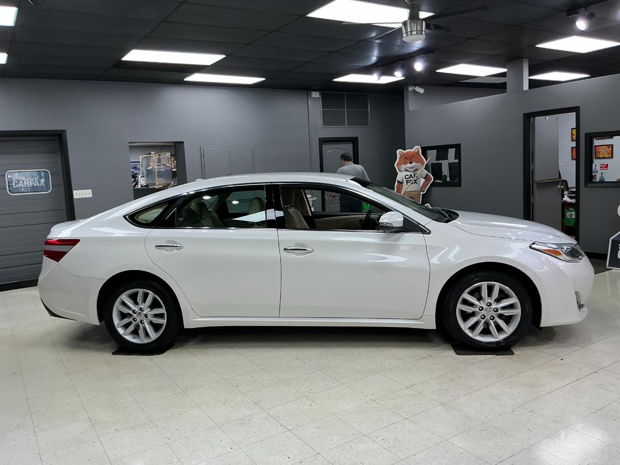 Toyota Avalon 4dr Sdn XLE Touring (Natl) 2015