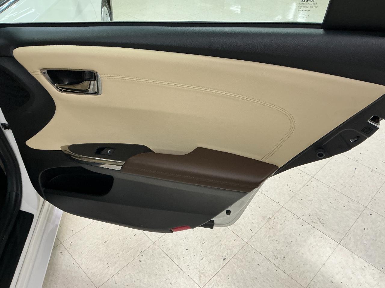 Toyota Avalon 4dr Sdn XLE Touring (Natl) 2015