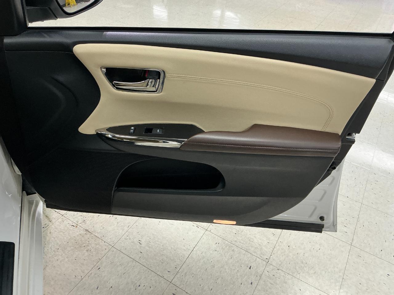 Toyota Avalon 4dr Sdn XLE Touring (Natl) 2015