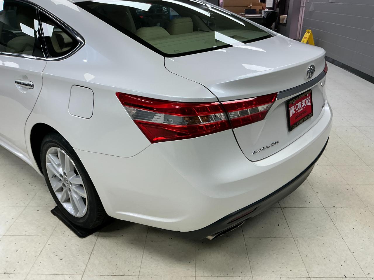 Toyota Avalon 4dr Sdn XLE Touring (Natl) 2015