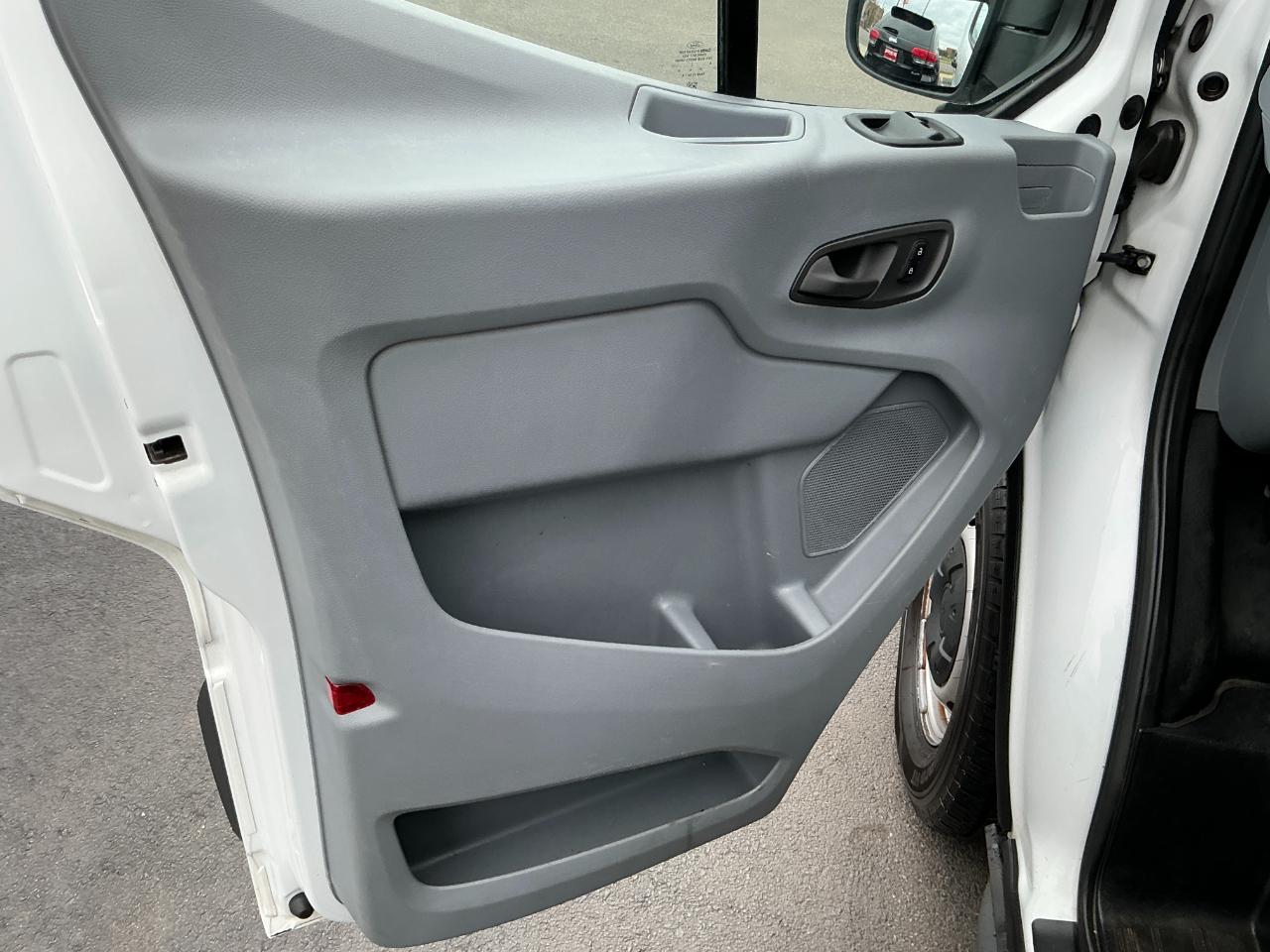 Ford Transit Van T-150 130" Low Rf 8600 GVWR Swing-Out RH Dr 2018