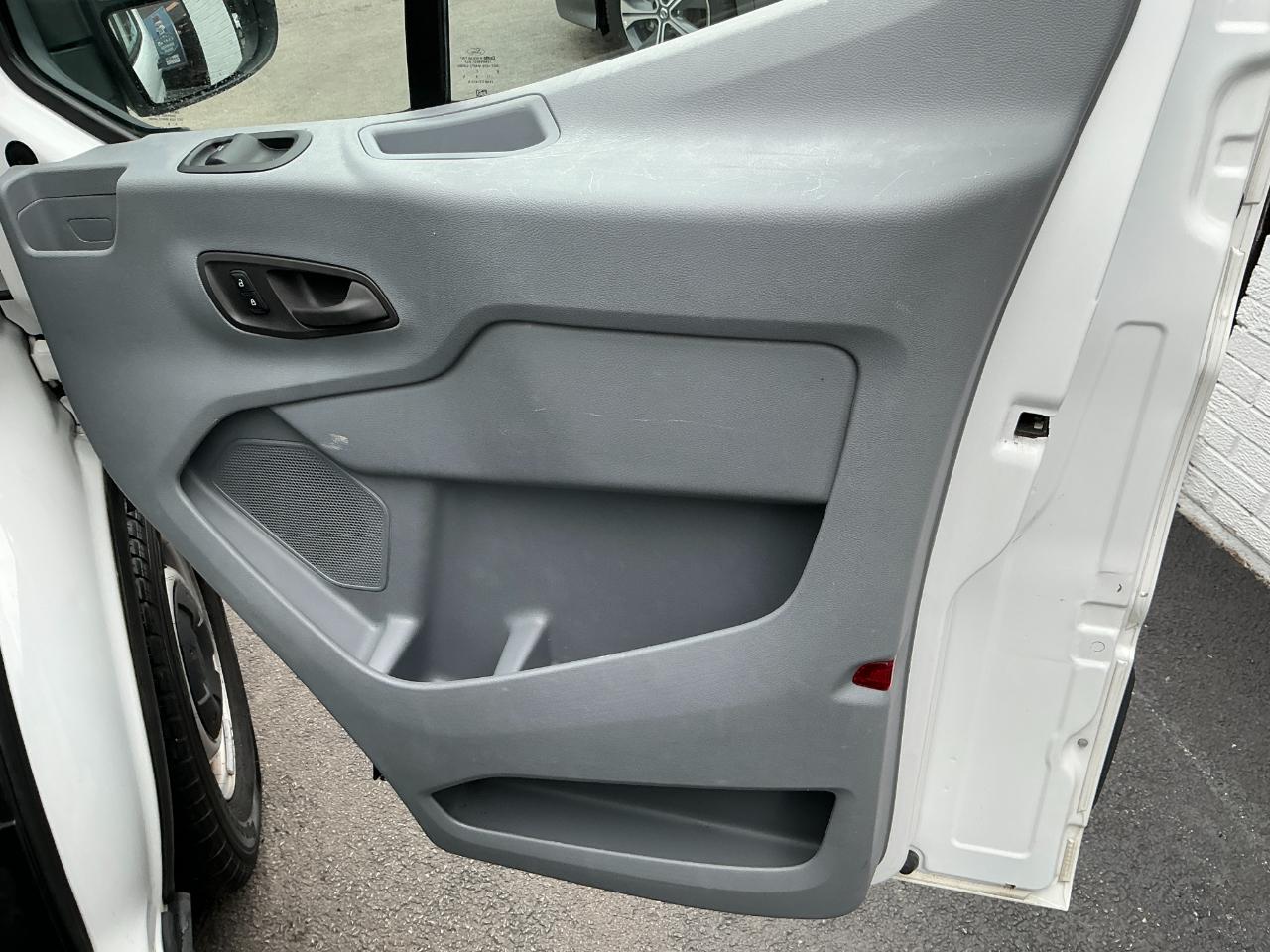 Ford Transit Van T-150 130" Low Rf 8600 GVWR Swing-Out RH Dr 2018