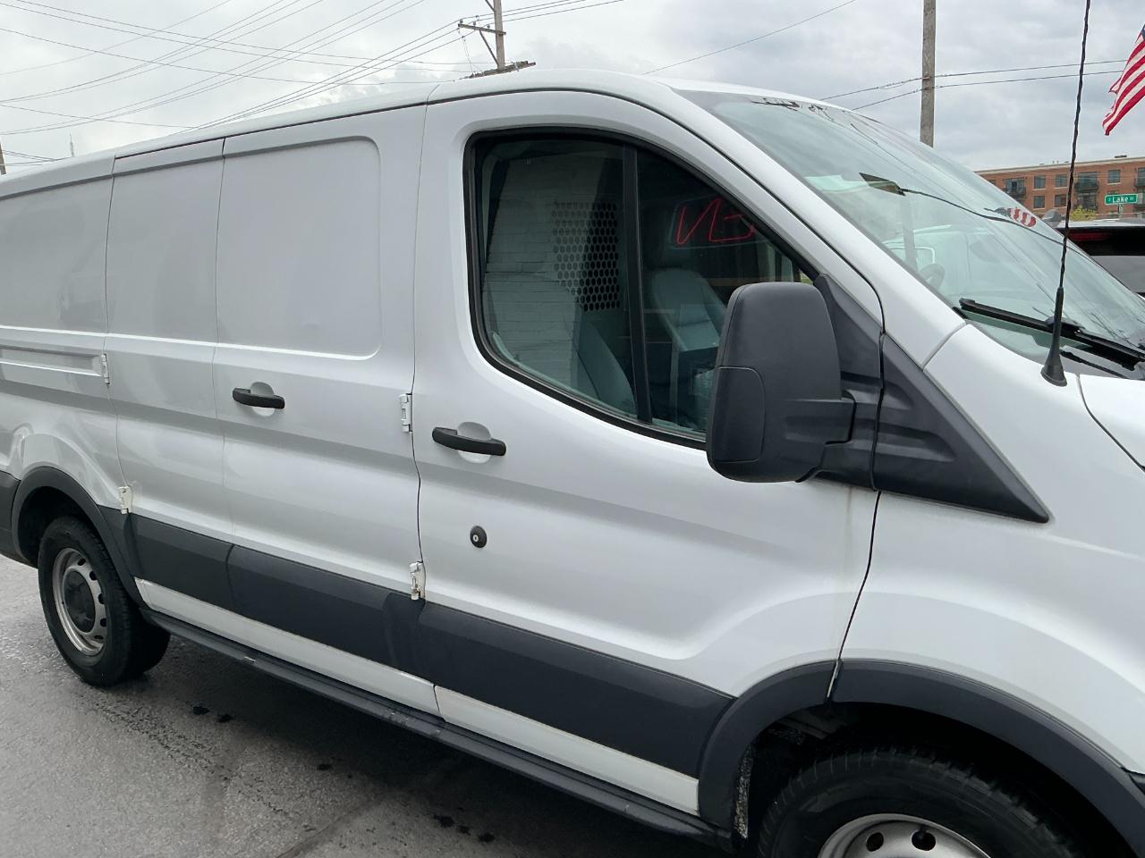 Ford Transit Van T-150 130" Low Rf 8600 GVWR Swing-Out RH Dr 2018