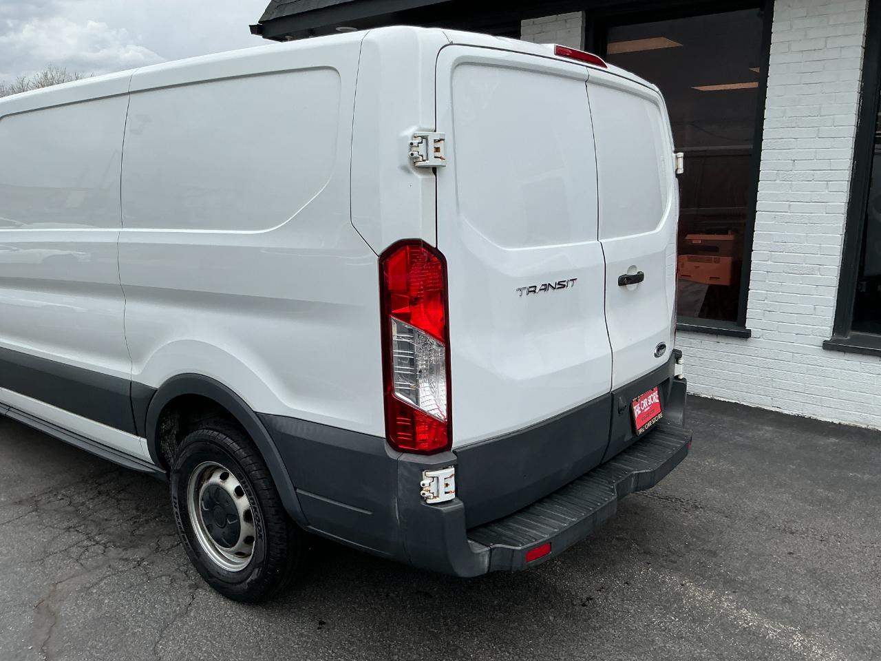 Ford Transit Van T-150 130" Low Rf 8600 GVWR Swing-Out RH Dr 2018