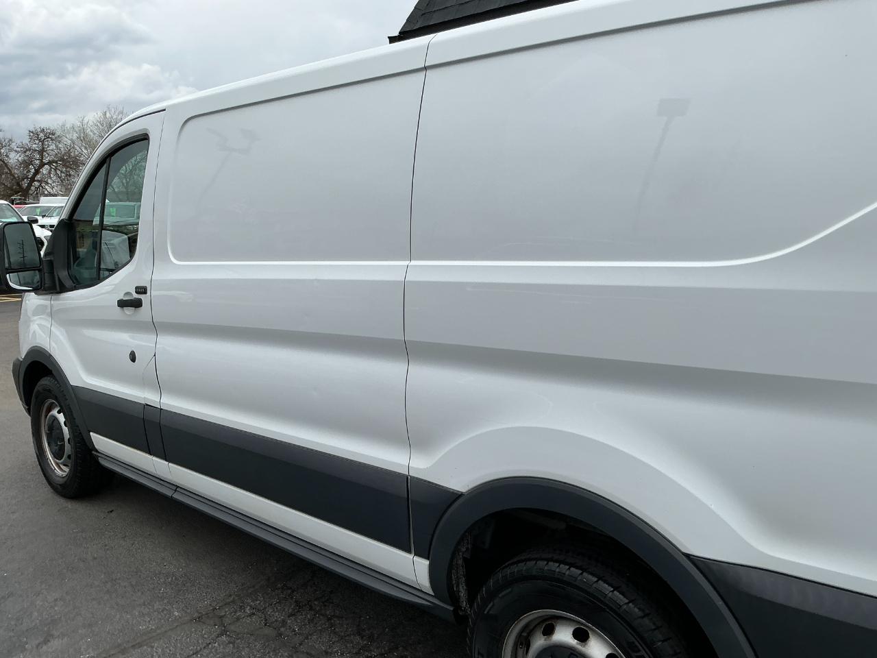 Ford Transit Van T-150 130" Low Rf 8600 GVWR Swing-Out RH Dr 2018