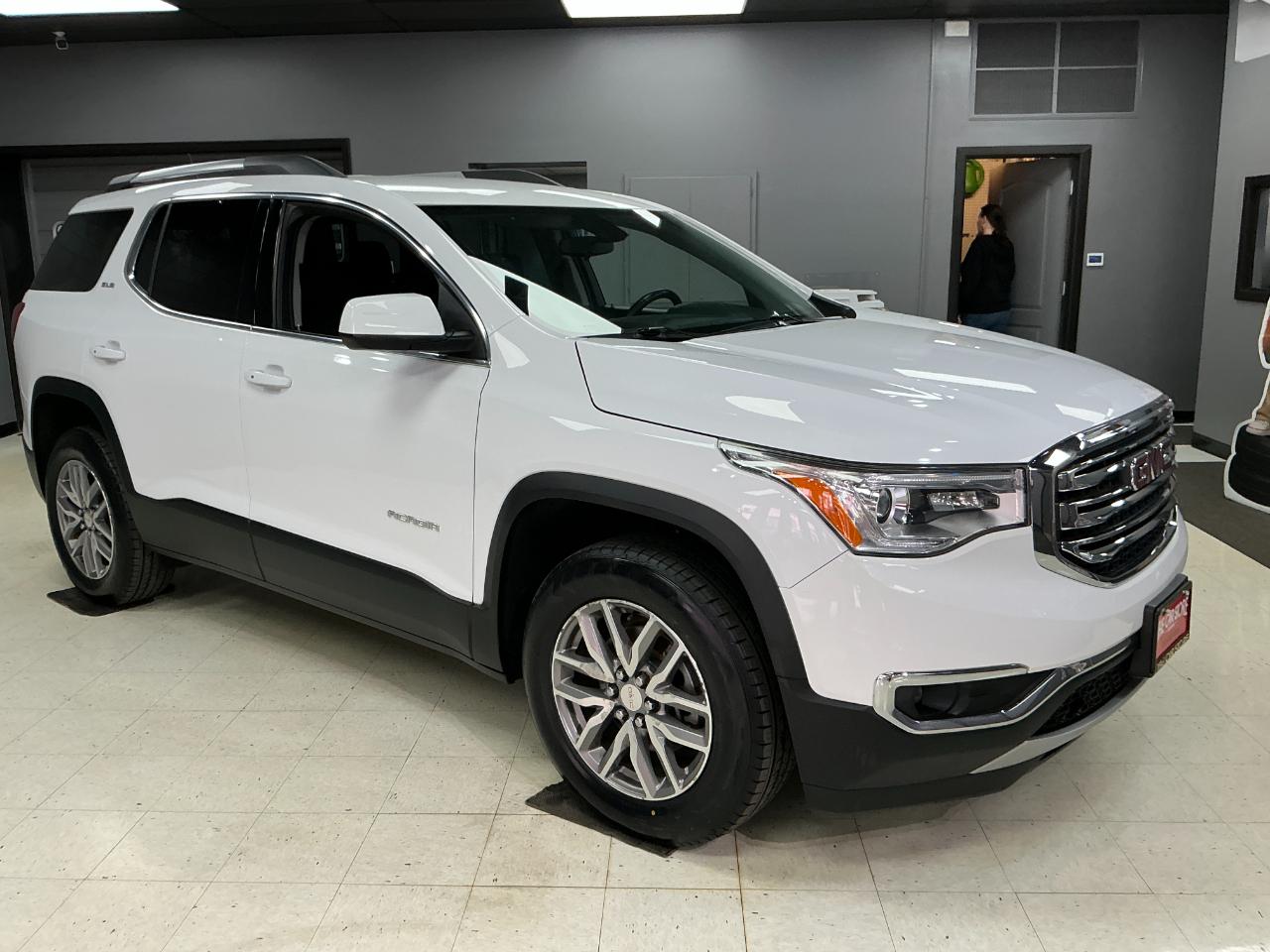 GMC Acadia FWD 4dr SLE w/SLE-2 2017
