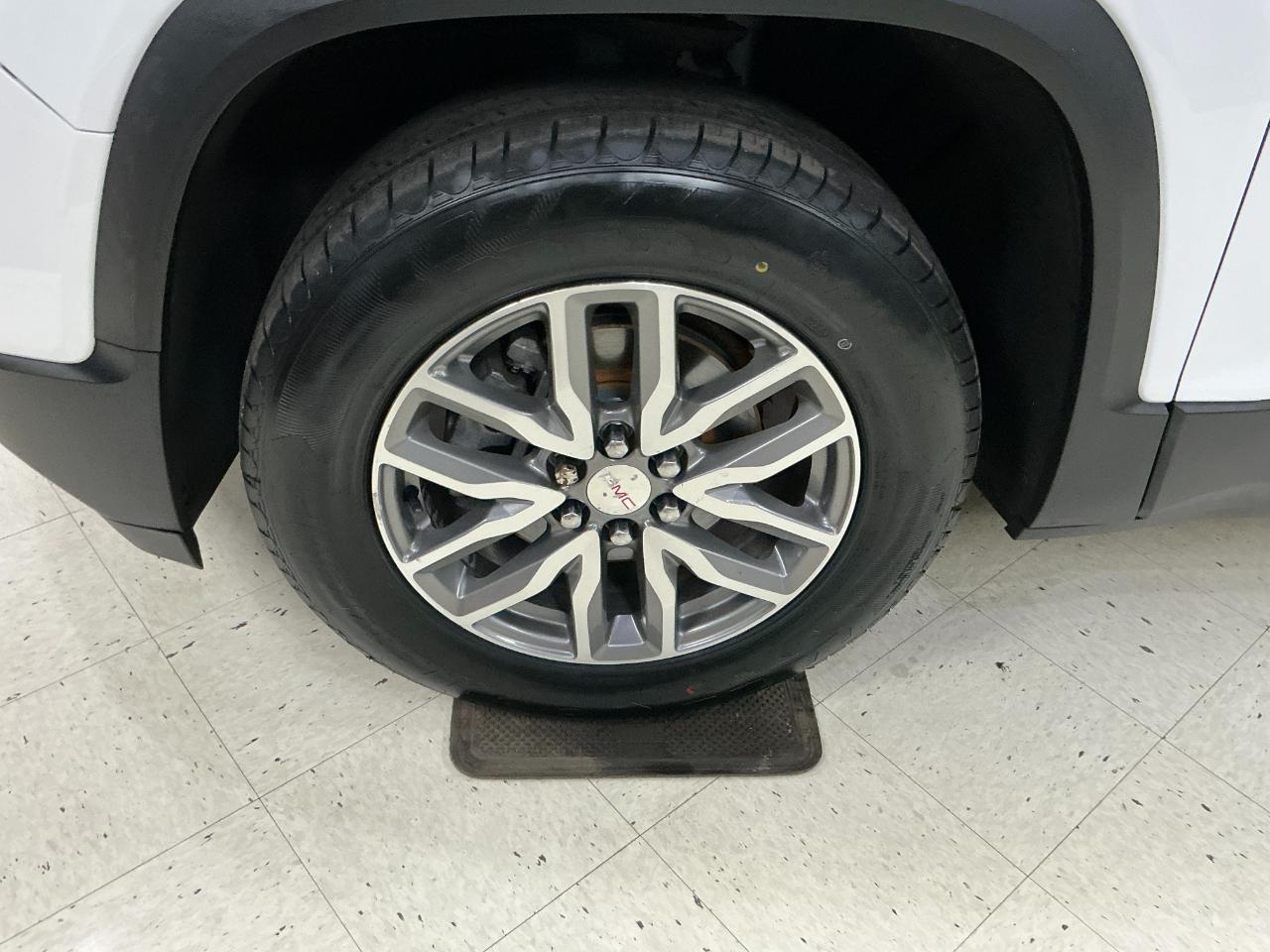 GMC Acadia FWD 4dr SLE w/SLE-2 2017