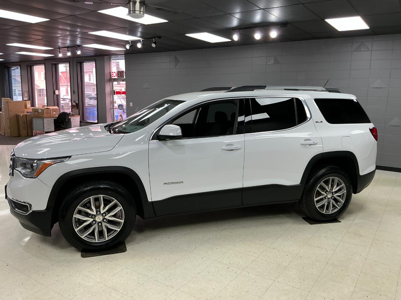 GMC Acadia FWD 4dr SLE w/SLE-2 2017