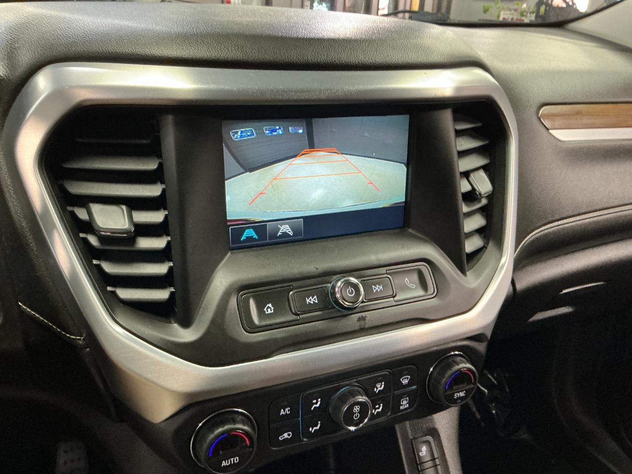 GMC Acadia FWD 4dr SLE w/SLE-2 2017