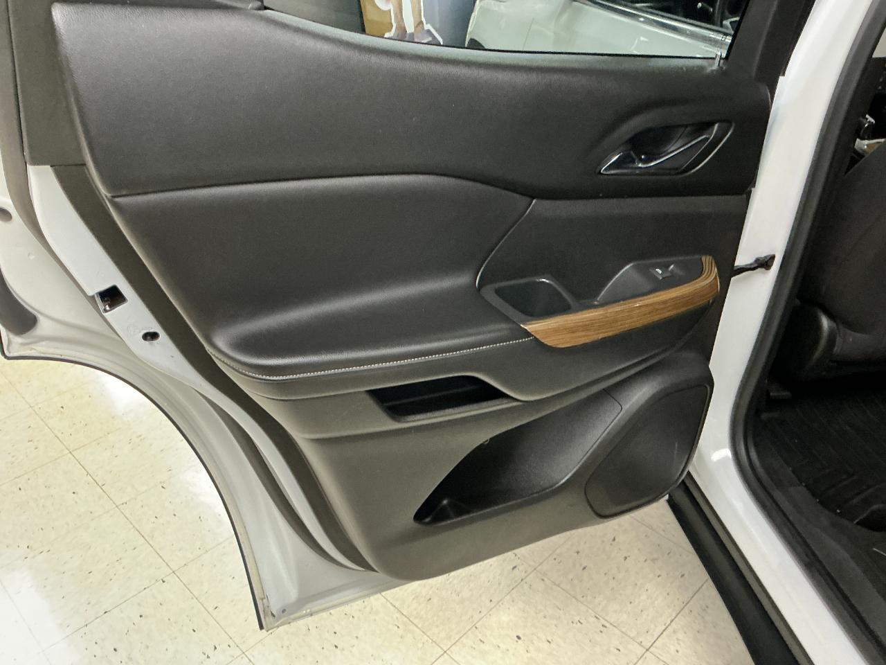 GMC Acadia FWD 4dr SLE w/SLE-2 2017