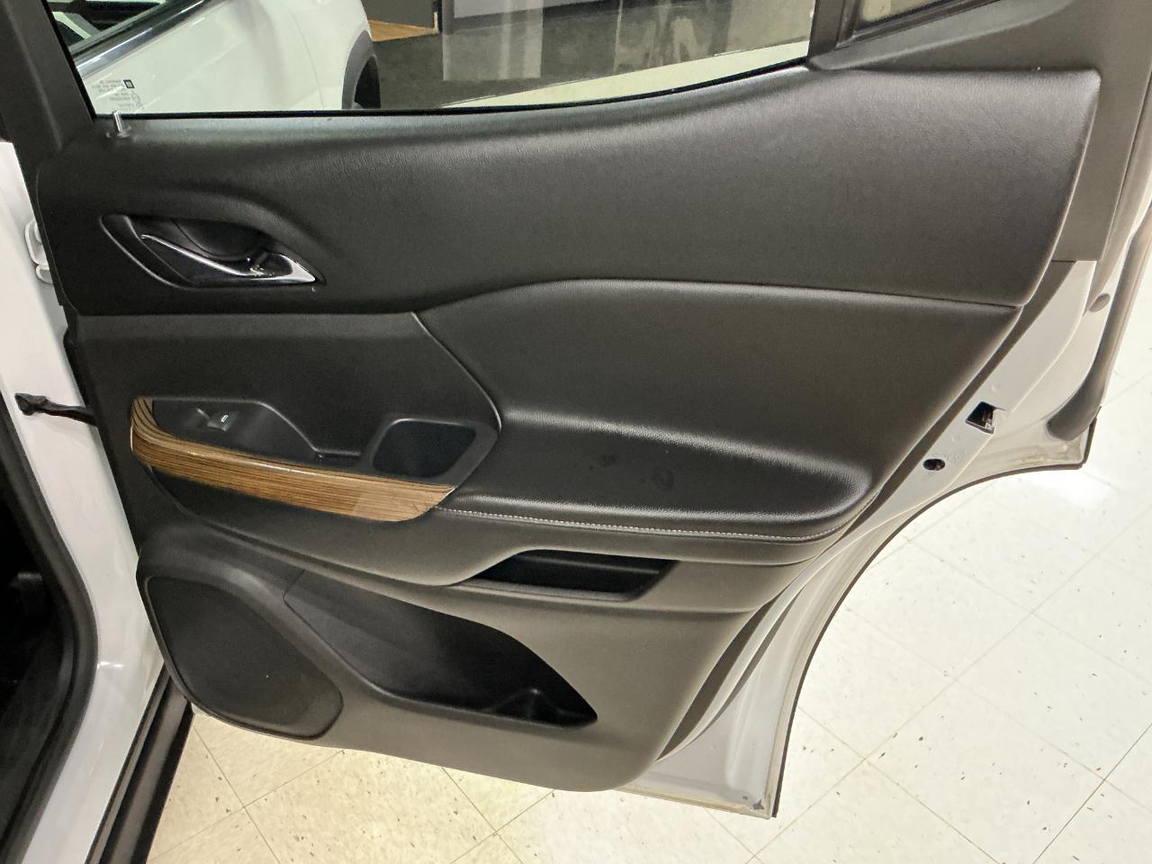 GMC Acadia FWD 4dr SLE w/SLE-2 2017