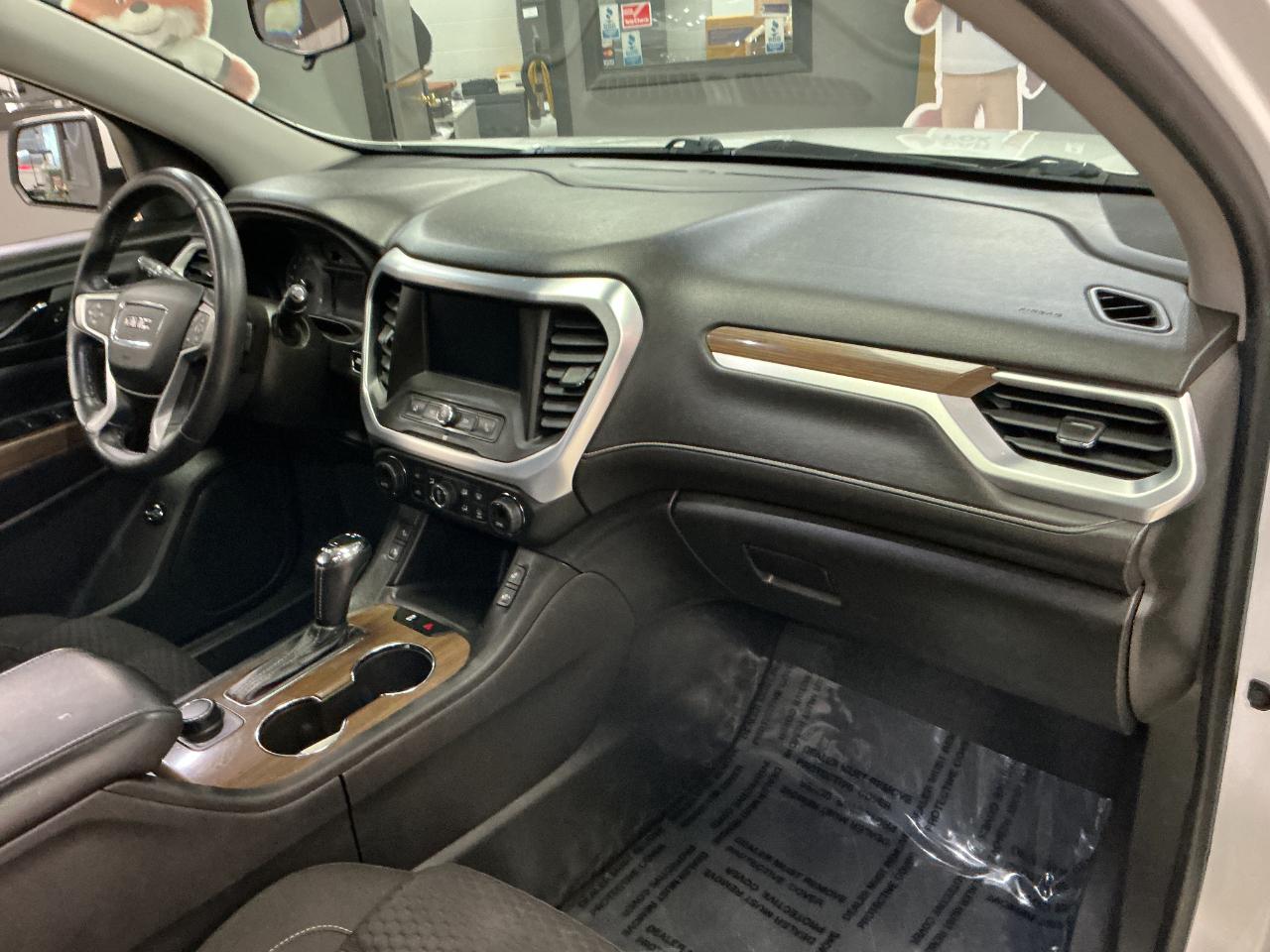 GMC Acadia FWD 4dr SLE w/SLE-2 2017