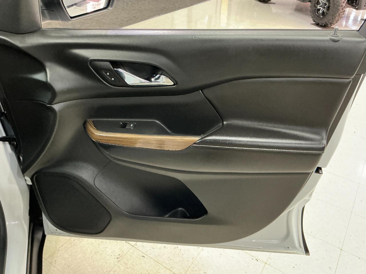 GMC Acadia FWD 4dr SLE w/SLE-2 2017