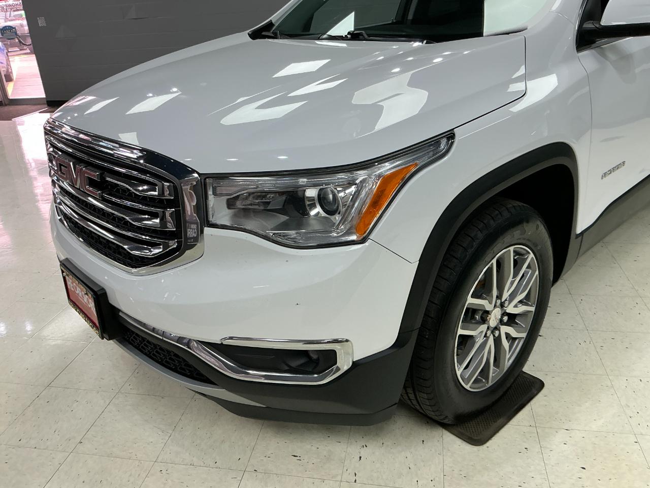 GMC Acadia FWD 4dr SLE w/SLE-2 2017