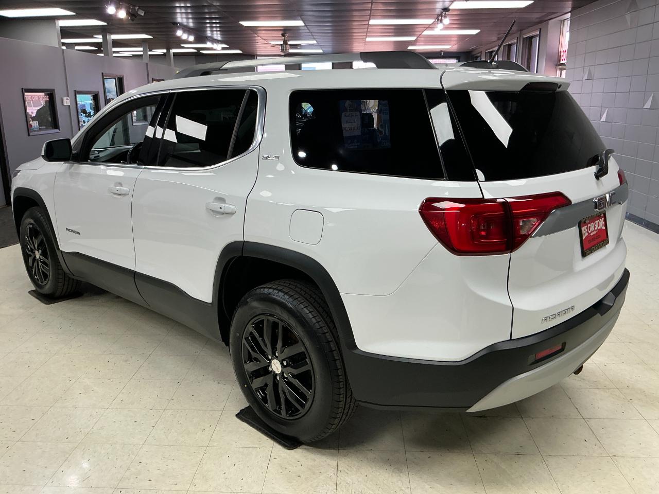GMC Acadia FWD 4dr SLE w/SLE-2 2017