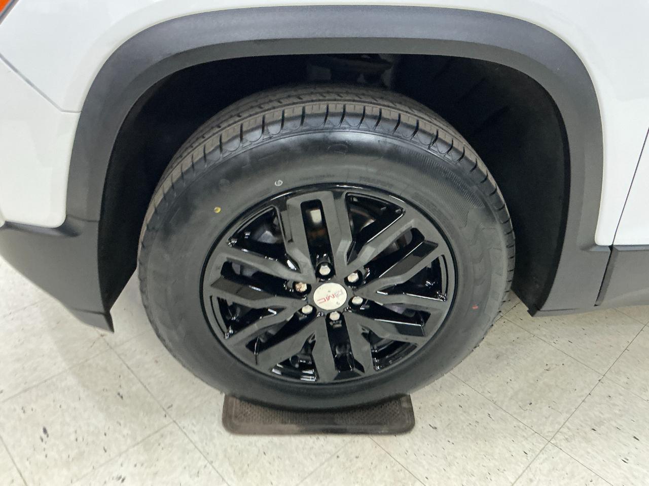 GMC Acadia FWD 4dr SLE w/SLE-2 2017