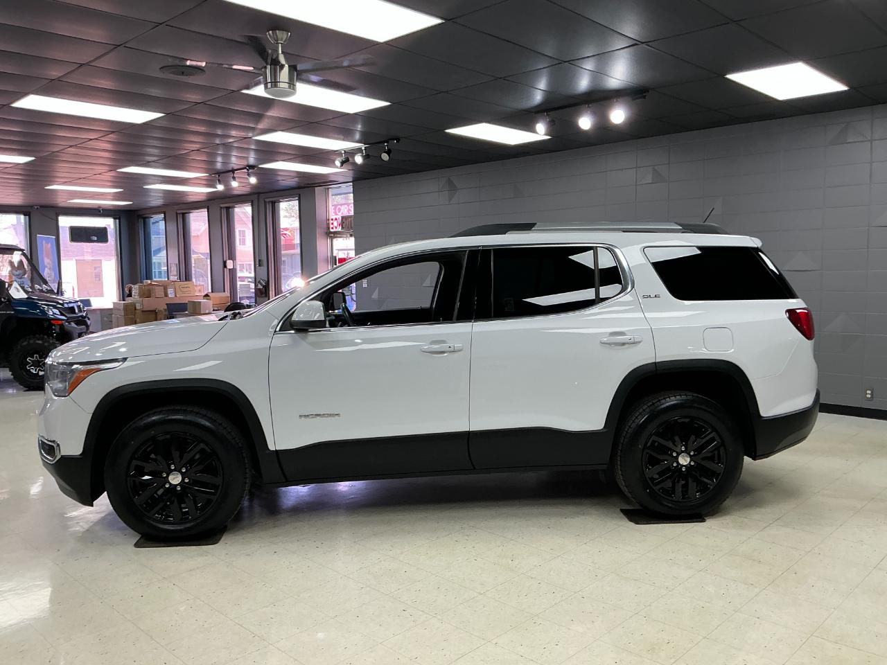 GMC Acadia FWD 4dr SLE w/SLE-2 2017