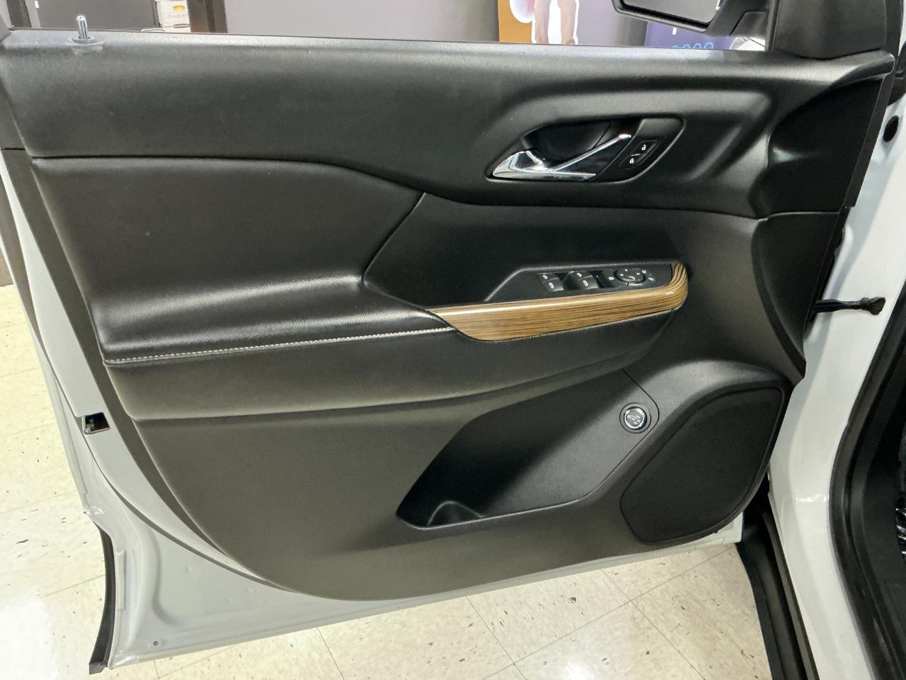 GMC Acadia FWD 4dr SLE w/SLE-2 2017