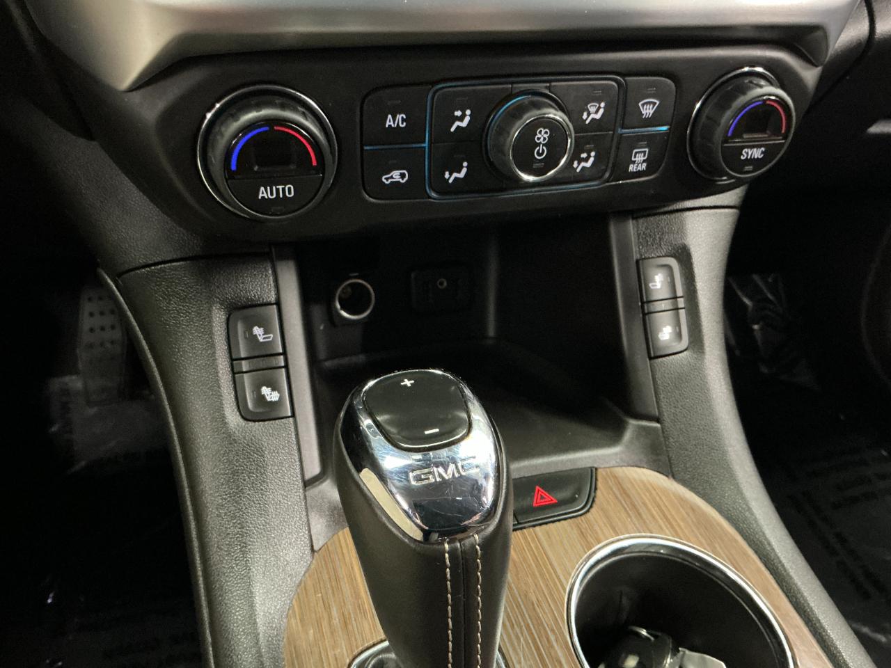 GMC Acadia FWD 4dr SLE w/SLE-2 2017