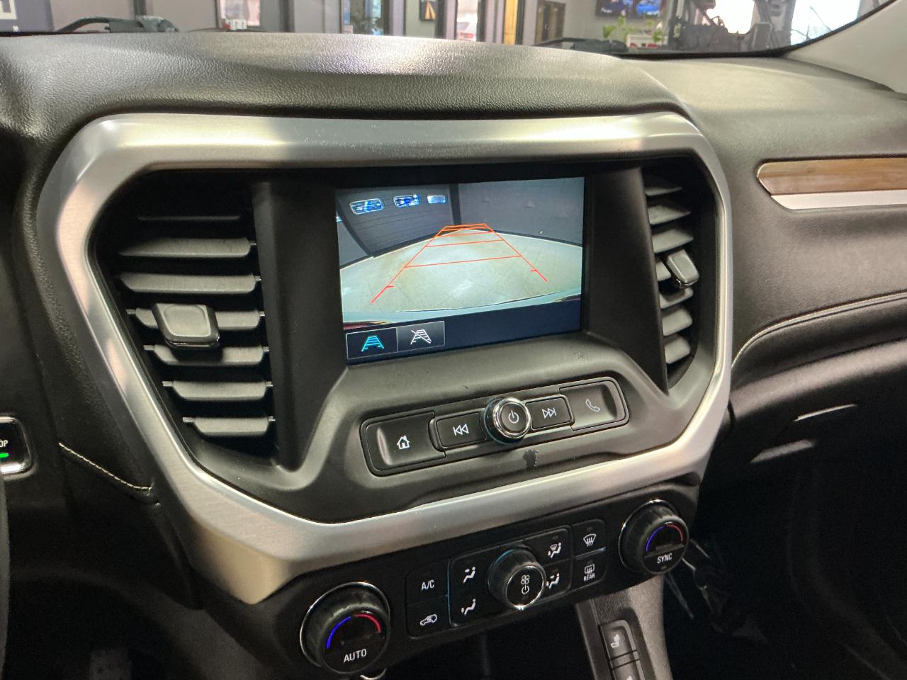 GMC Acadia FWD 4dr SLE w/SLE-2 2017