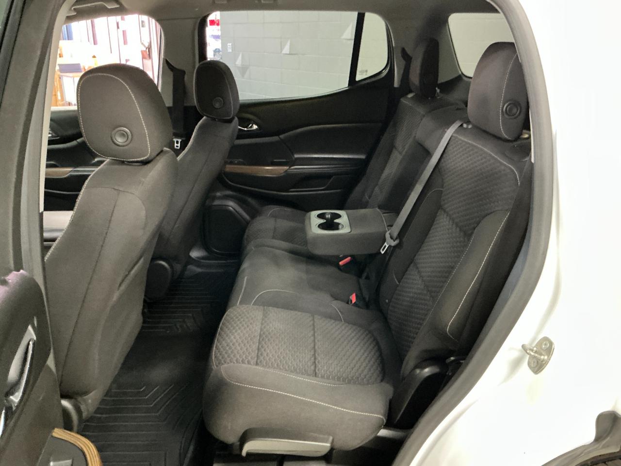 GMC Acadia FWD 4dr SLE w/SLE-2 2017