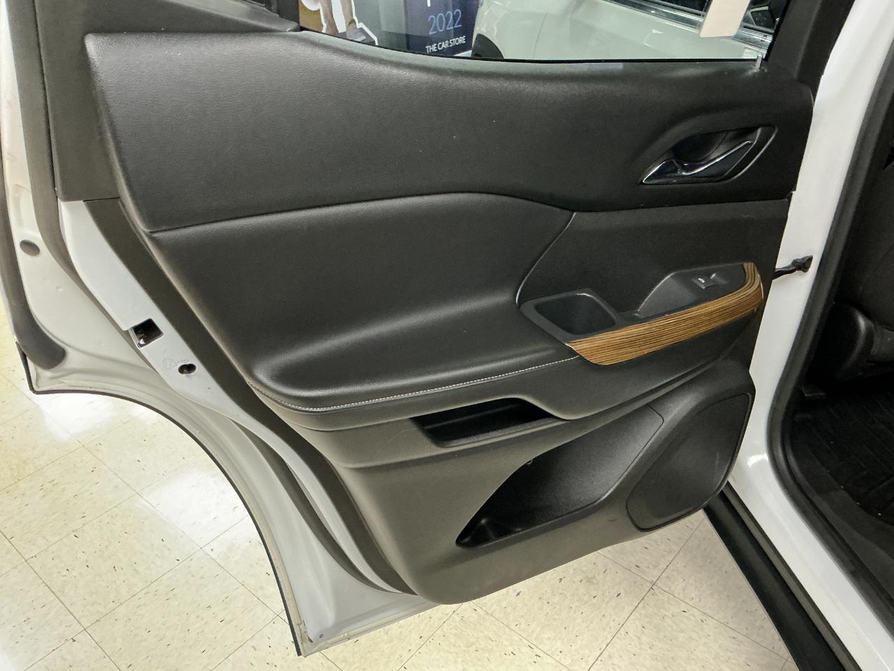 GMC Acadia FWD 4dr SLE w/SLE-2 2017