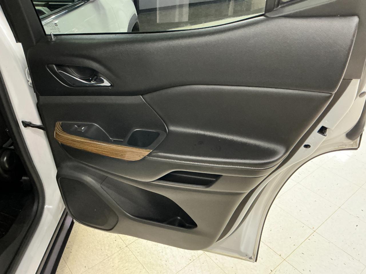 GMC Acadia FWD 4dr SLE w/SLE-2 2017