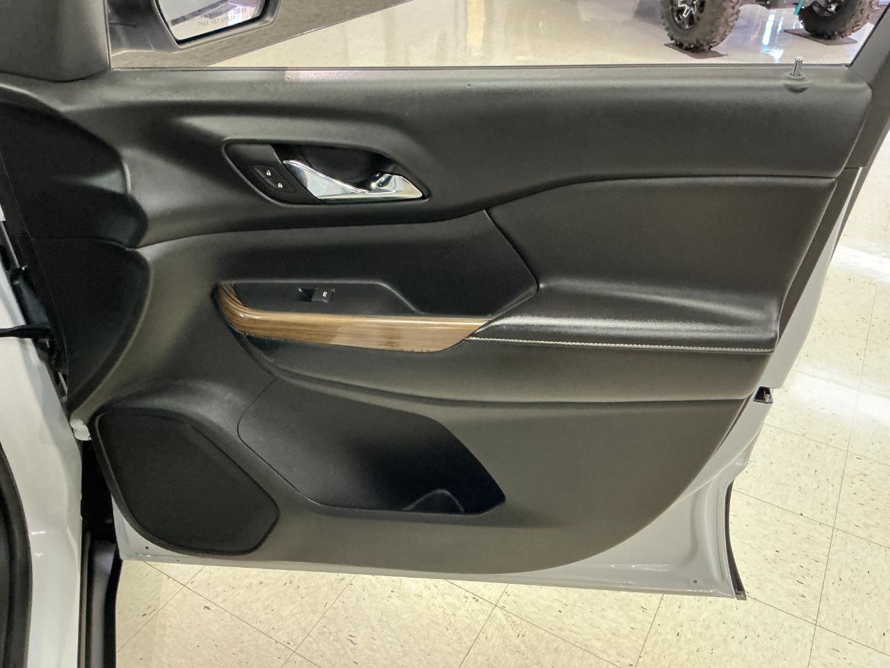 GMC Acadia FWD 4dr SLE w/SLE-2 2017