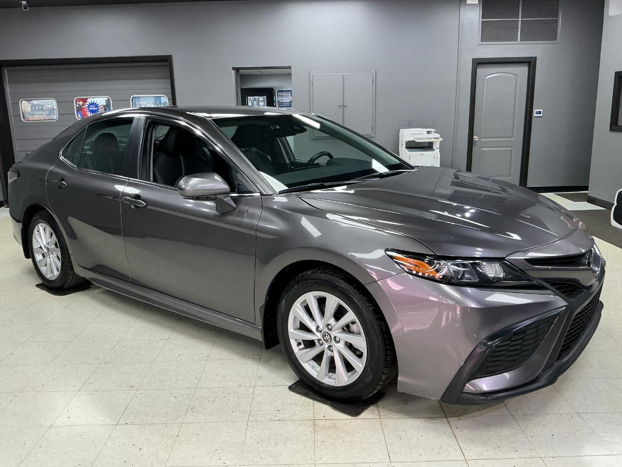 Toyota Camry SE Auto (Natl) 2024