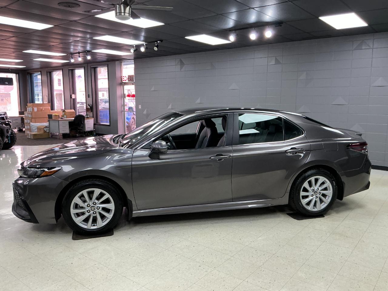 Toyota Camry SE Auto (Natl) 2024