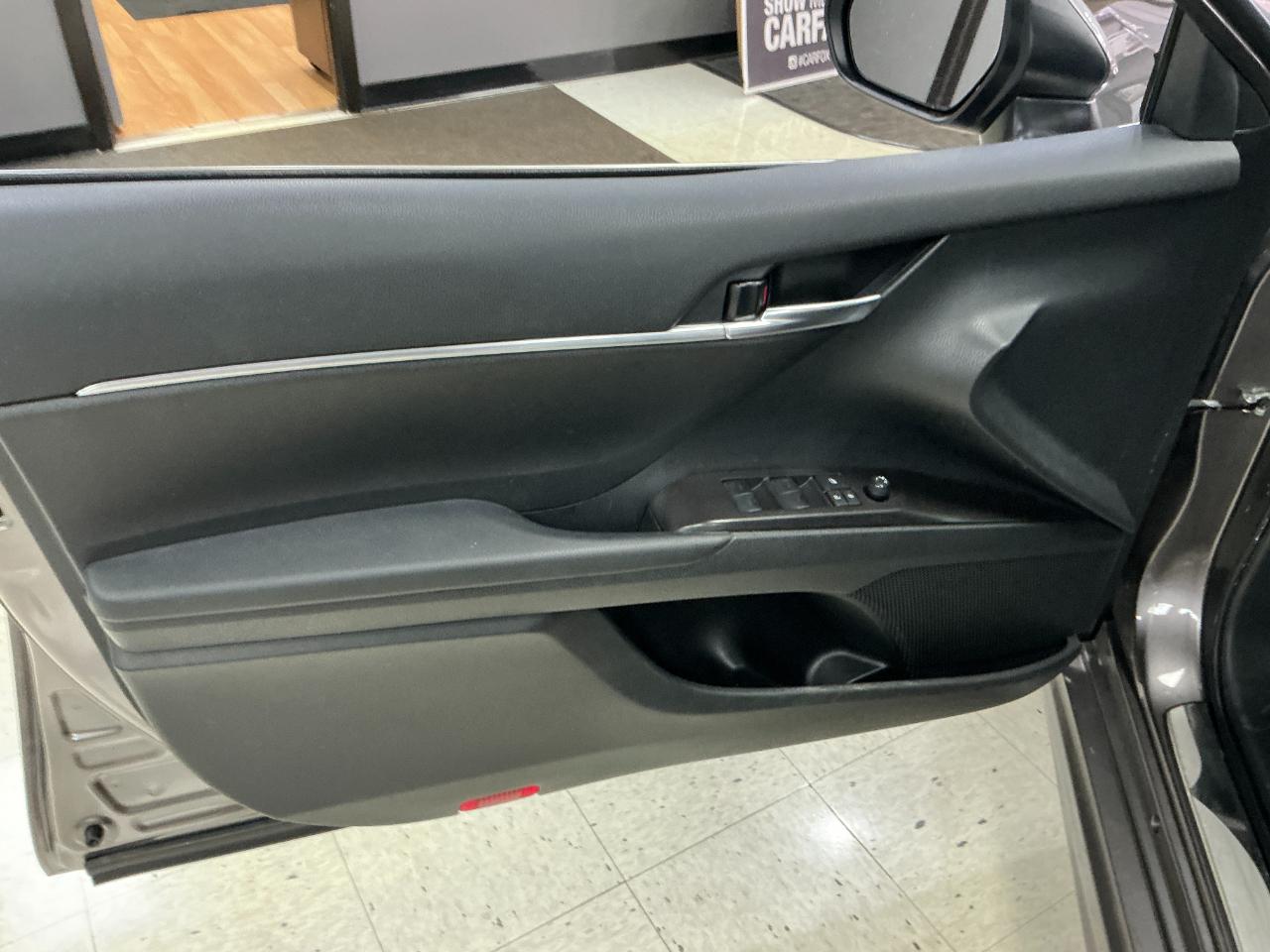 Toyota Camry SE Auto (Natl) 2024