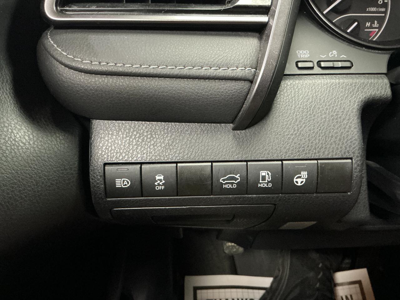 Toyota Camry SE Auto (Natl) 2024