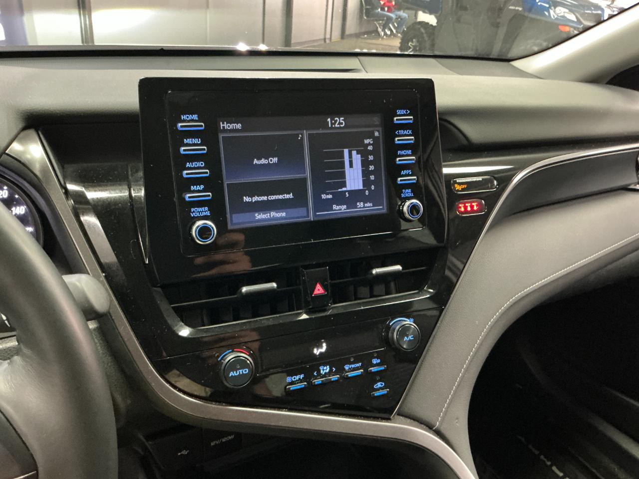 Toyota Camry SE Auto (Natl) 2024