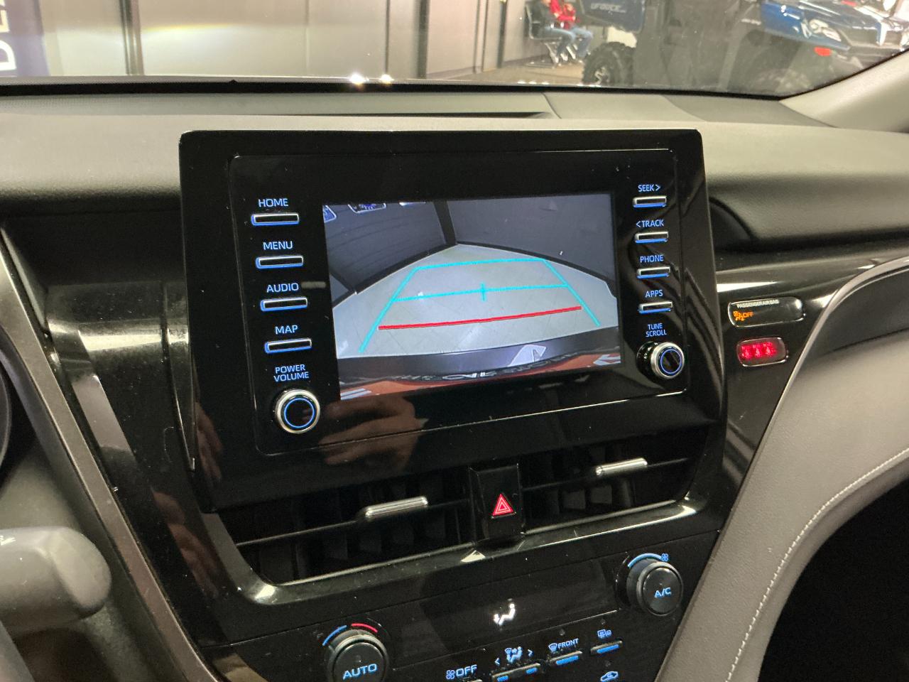 Toyota Camry SE Auto (Natl) 2024