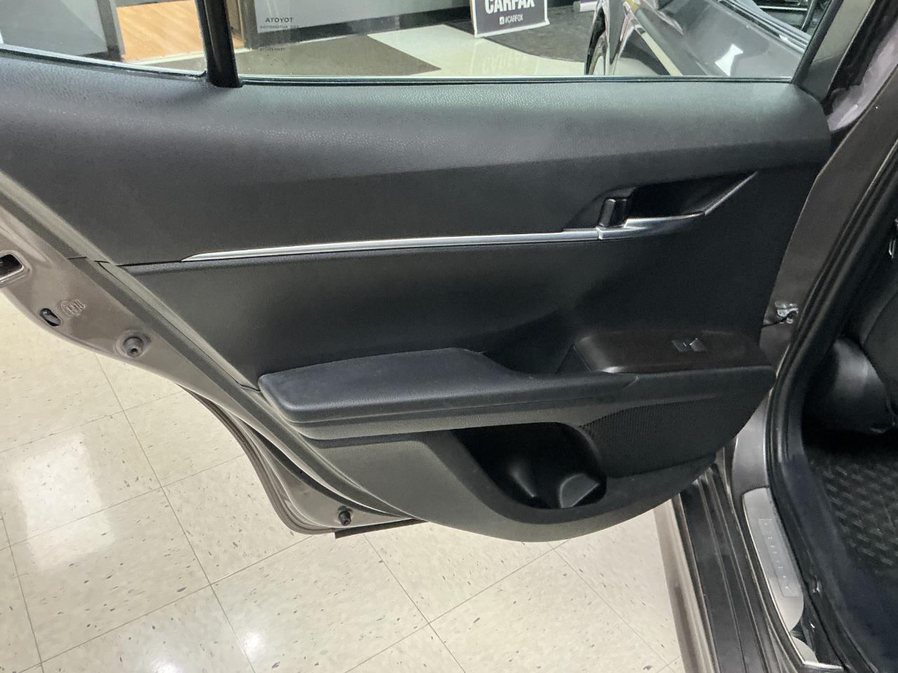 Toyota Camry SE Auto (Natl) 2024