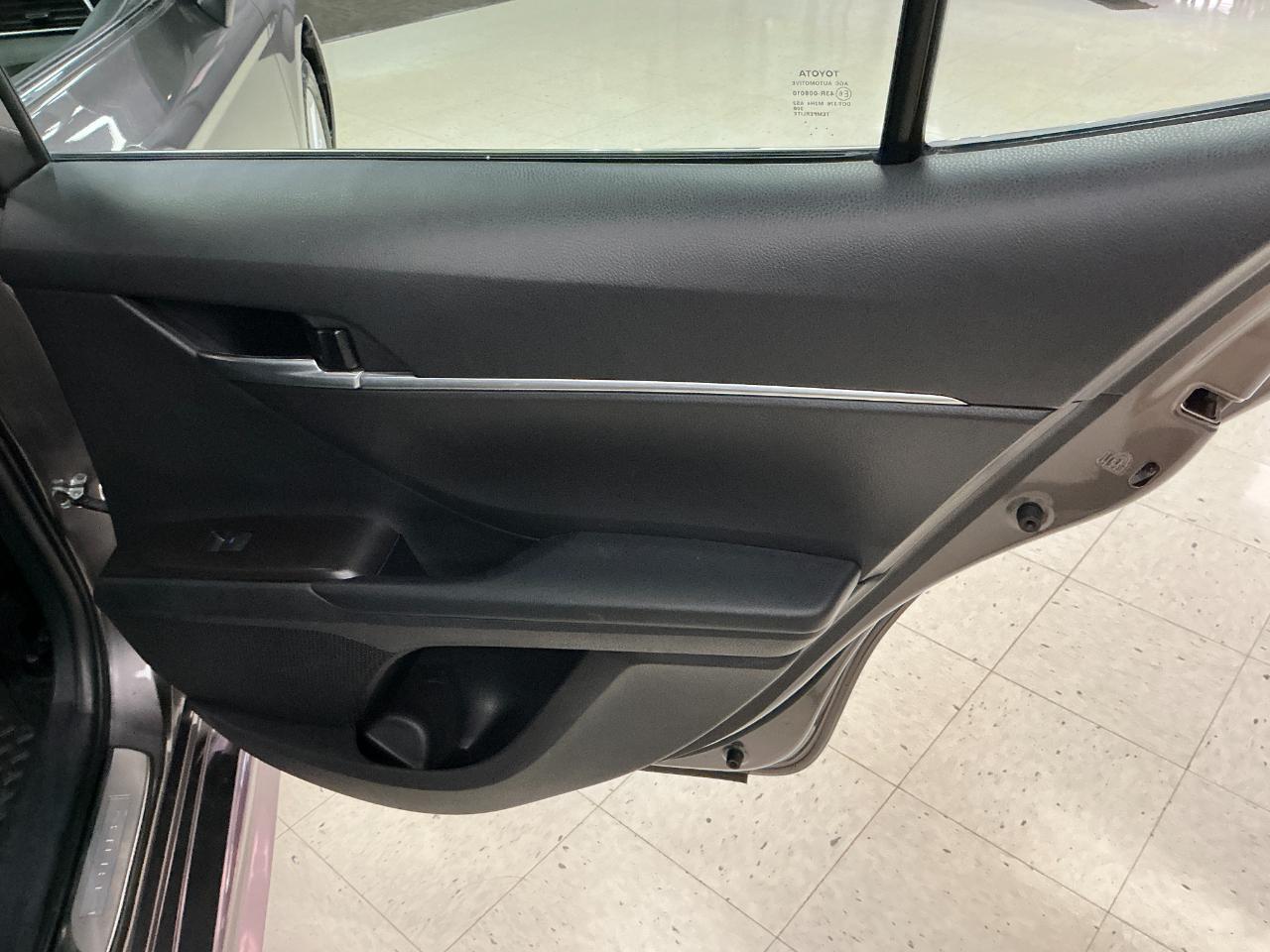 Toyota Camry SE Auto (Natl) 2024