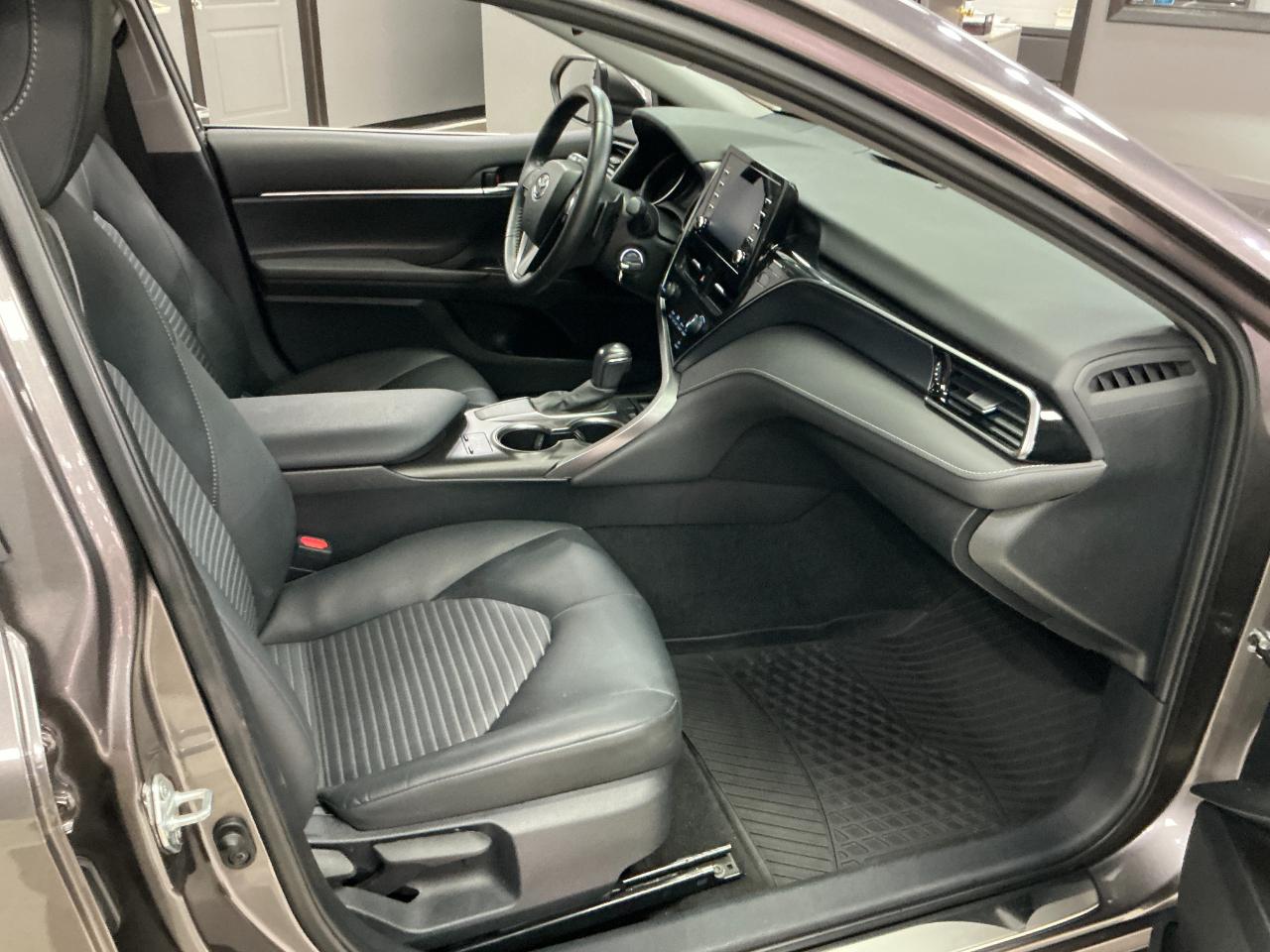 Toyota Camry SE Auto (Natl) 2024