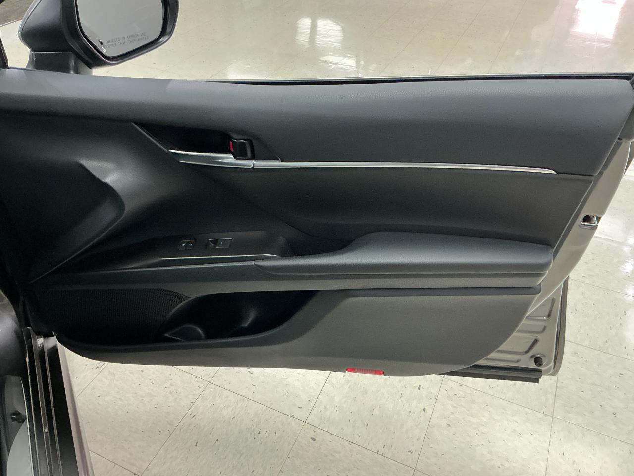 Toyota Camry SE Auto (Natl) 2024